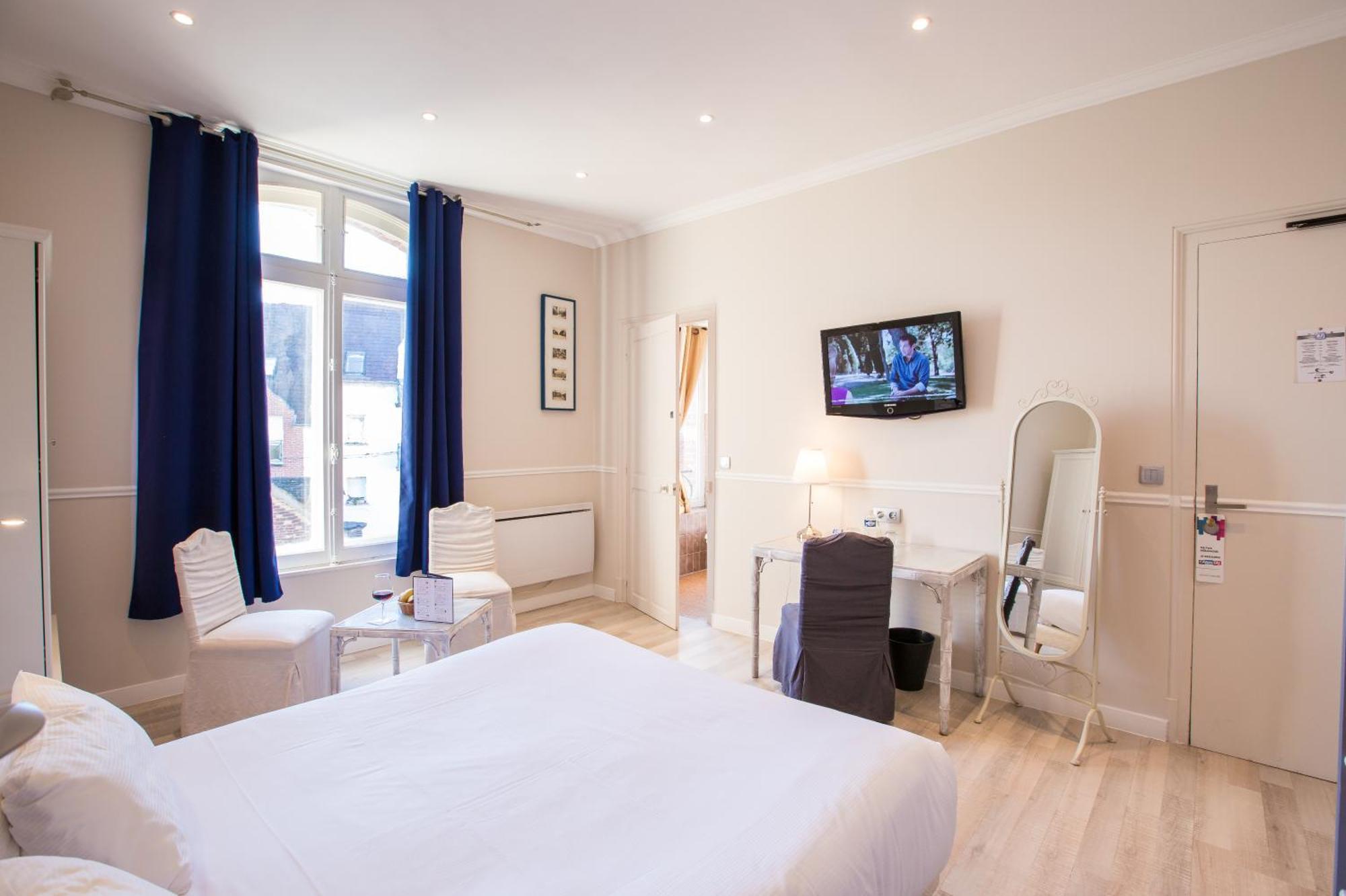 Chenal Hotel Beauvais Quarto foto